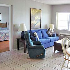 Anchorage Resort & Yacht Club — Living Area
