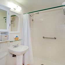 Windjammer Resort & Beach Club — Bathroom