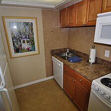 Commodore Beach Club — Kitchen