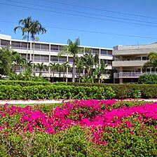 Marco Beach Vacation Suites — Exterior