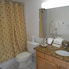Lighthouse Cove Resort — Bathroom