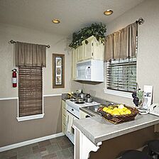 Holiday Inn Club Vacations Piney Shores Resort — Kitchen