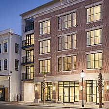 King 583 &mdash; Exterior