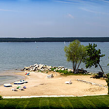Bay Shore Inn — Beach