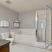 The Cirque — Bathroom
