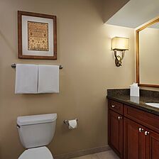 Marriott's Manor Club at Ford's Colony — Sample unit bathroom