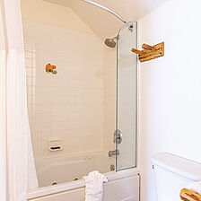 Red Wolf Lodge at Olympic Valley — Sample Bathroom
