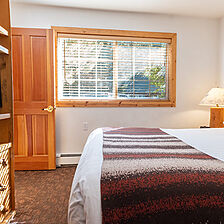 Red Wolf Lakeside Lodge &mdash; Sample Bedroom