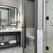 Liberty Place Charleston by Hilton Club — Bathroom