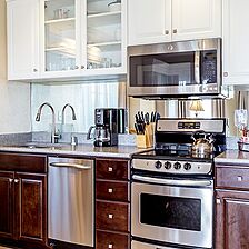 Villa L'Auberge — Sample Kitchen