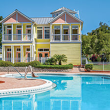 Barefoot'n Resort — Exterior