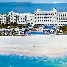 The Sunshine Club at Tucancun Beach — Exterior