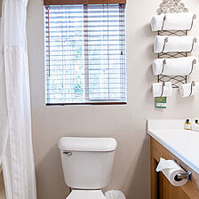RiverPointe at Napa Valley — Sample bathroom