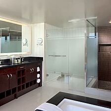 Elara by Hilton Grand Vacations — Suite Bathroom (Hilton Grand Vacations)