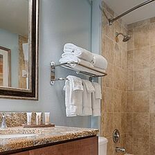 Club Wyndham National Harbor — Sample Bathroom