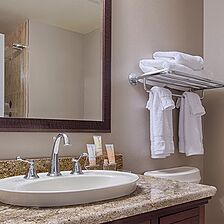 Club Wyndham National Harbor — Sample Bathroom