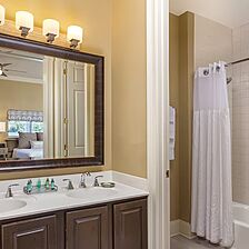 Club Wyndham Nashville — Sample Doubles Bathroom