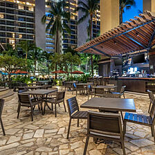 Lagoon Tower by Hilton Grand Vacations — Bar and Grill Near Event Stage