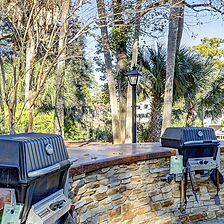 The Village at Palmetto Dunes &mdash; Grill Area