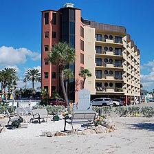 Voyager Beach Club — Exterior