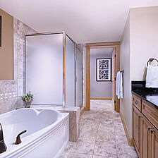 WorldMark Steamboat Springs Resort — Sample presidential suite bathroom