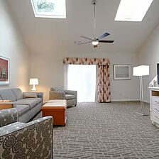 Large Living Rm w/sofa bed
