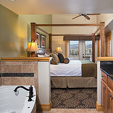 Club Wyndham Steamboat Springs — Sample bathroom