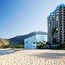 Hawaiian Princess at Makaha Beach — Exterior