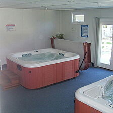 Forest Glen Inn — - Jacuzzi