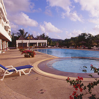 QVC @ Andaman Beach Suites — Pool at the QVC @ Andaman Beach Resort