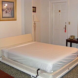 Eastern Slope Inn &mdash; queen-size Murphy bed