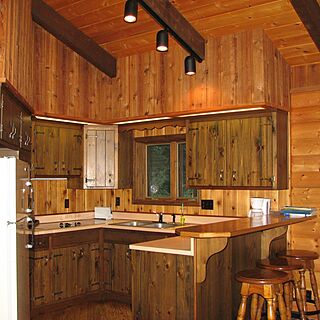 Glacier Wilderness Resort — Cabin kitchen