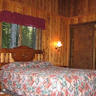 Glacier Wilderness Resort — Cabin has new box springs and mattress