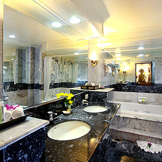 Patong Resort Hotel — Bathroom