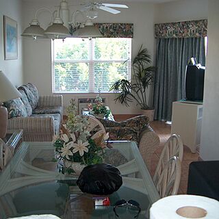 Island Seas Resort — - Unit Dining Area