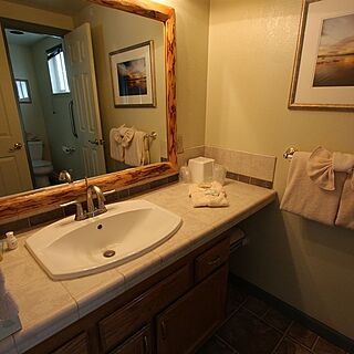 The Lodge at Lake Tahoe — Sample unit bathroom