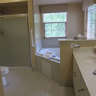 Hilton Vacation Club Greensprings Williamsburg — Sample unit master bathroom with jacuzzi