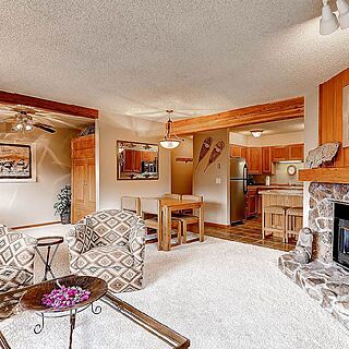 Woods Manor Condominiums &mdash; Living Area