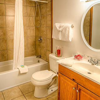 Club Chalet of Gatlinburg — - 1A Bathroom