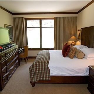 The Ritz-Carlton Club, Aspen Highlands — Sample Bedroom
