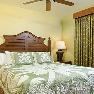 Club Wyndham Kona Hawaiian Resort &mdash; Sample master bedroom