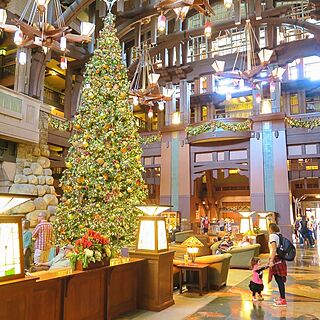 The Villas at Disney's Grand Californian Hotel & Spa — Lobby at Christmas