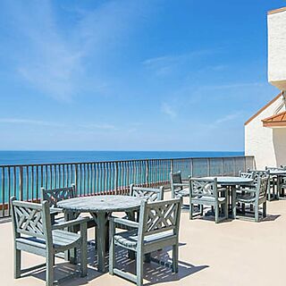Landmark Holiday Beach Resort &mdash; Sundeck