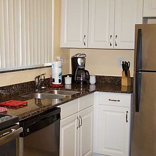 Palm Beach Waterfront Suites — Kitchen