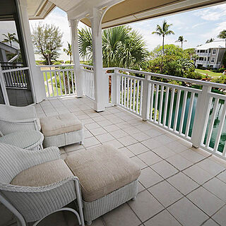 Sanibel Cottages — Balcony