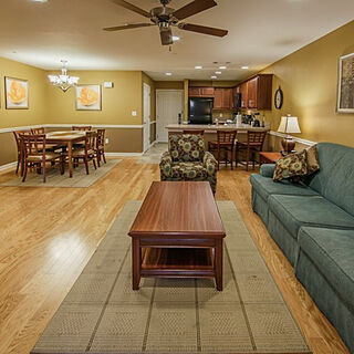 Holiday Inn Club Vacations Oak n' Spruce Resort — Living Area