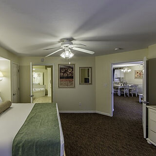 Holiday Inn Club Vacations Oak n' Spruce Resort — Bedroom