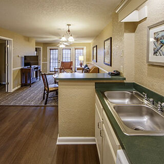 Holiday Inn Club Vacations Oak n' Spruce Resort — Kitchen