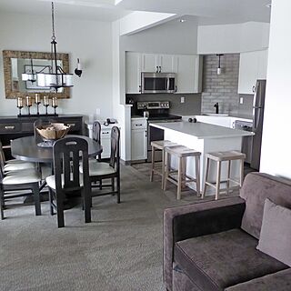 The Lodge at Eagle Crest Resort — Sample unit living area