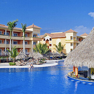 Grand Bahia Principe Punta Cana &mdash; Pool Bar